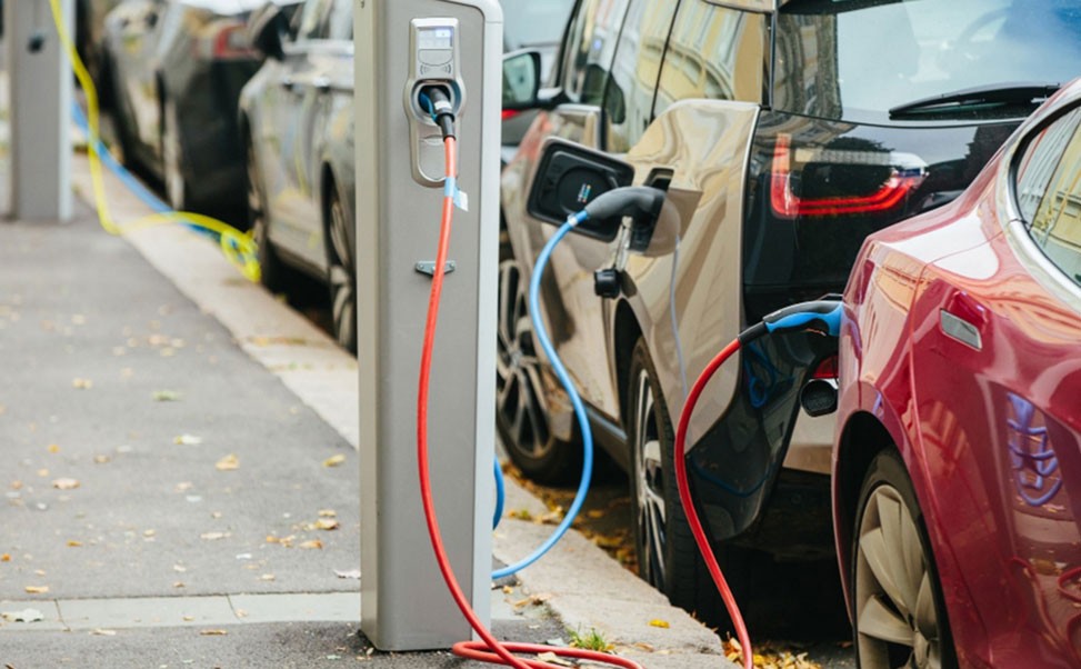 汽車充電樁技術(shù)創(chuàng)新與市場(chǎng)適應(yīng)性能分析